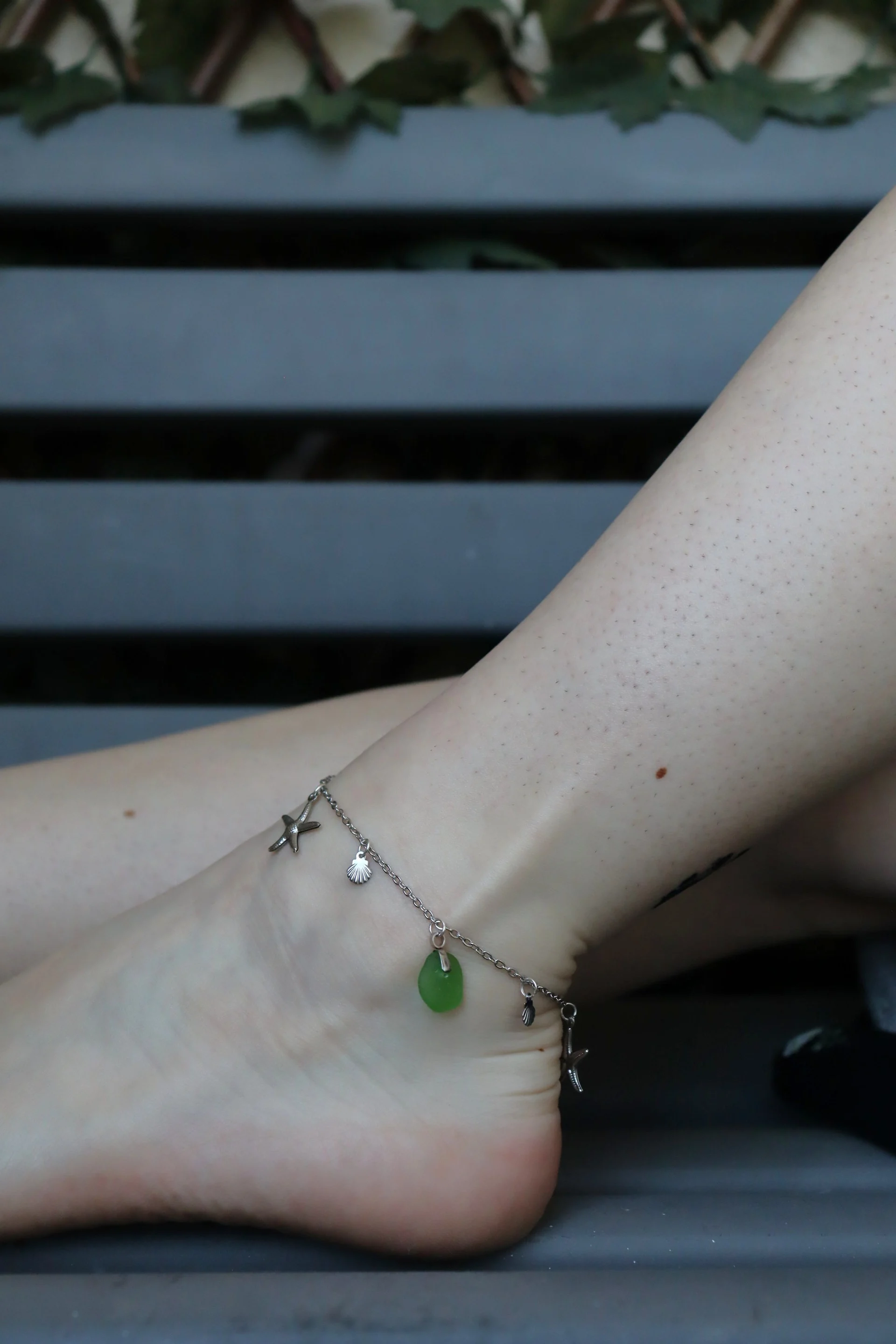 Brume salée bracelet with shells and a sea glass bead